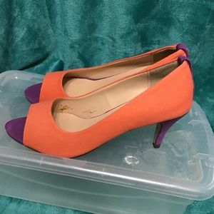 💚3/$25 Reneeze orange and purple pumps preowned size 6.5 with 3” heels